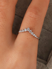 925 Sterling Silver V-Shaped Crown Diamond Band Ring for Women (Silver)