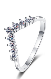 925 Sterling Silver V-Shaped Crown Diamond Band Ring for Women (Silver)