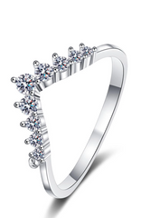 925 Sterling Silver V-Shaped Crown Diamond Band Ring for Women (Silver)