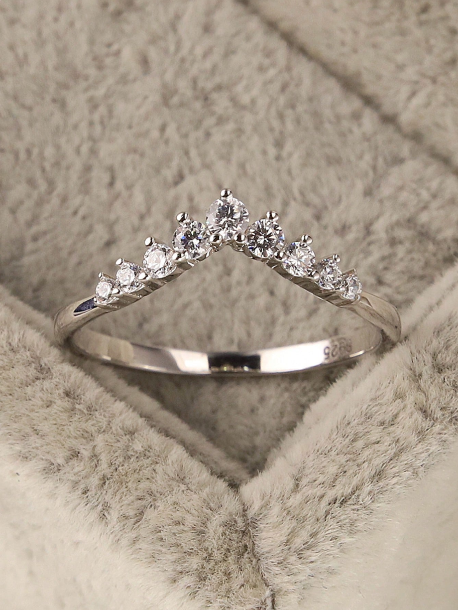 925 Sterling Silver V-Shaped Crown Diamond Band Ring for Women (Silver)