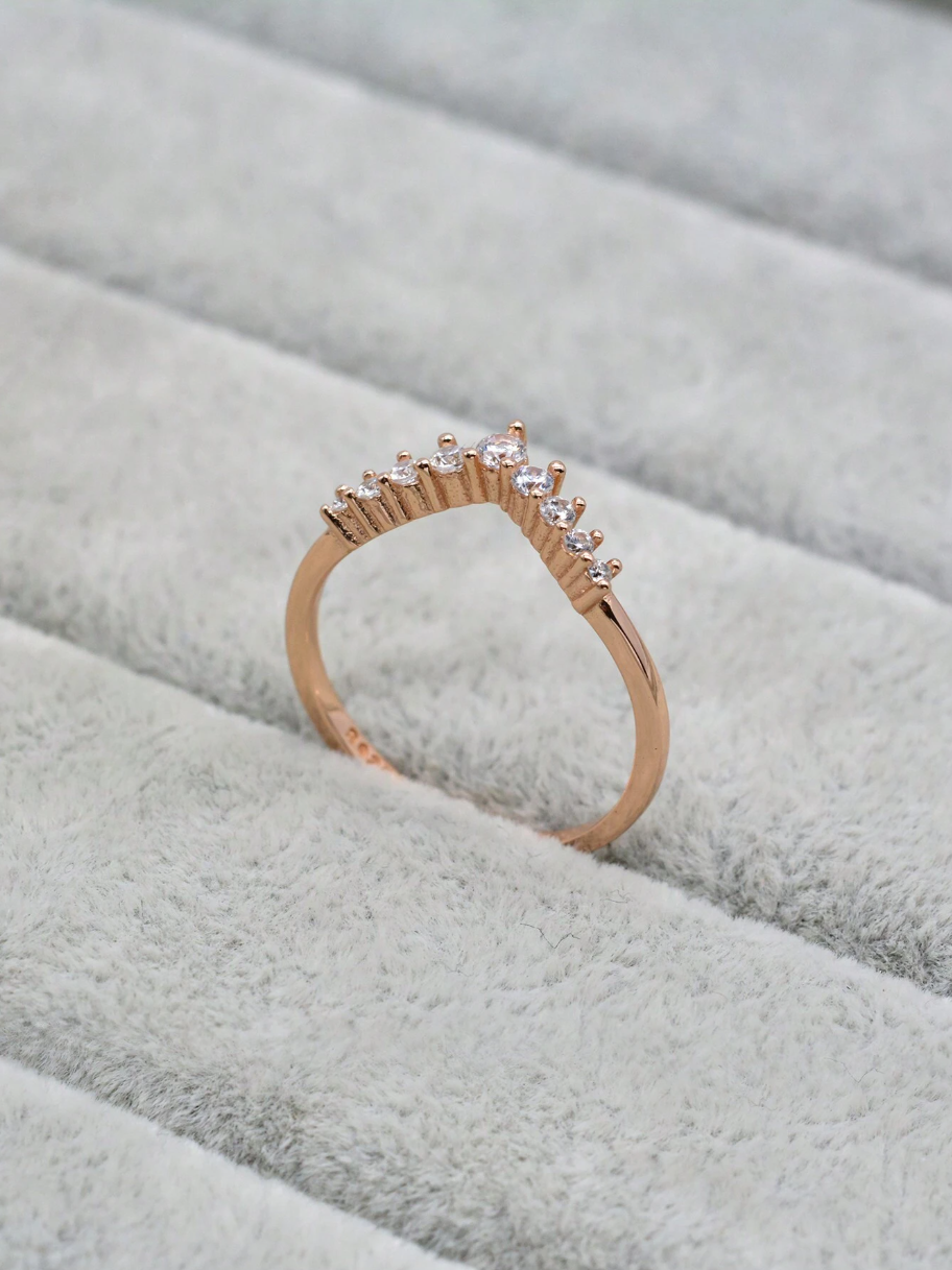 925 Sterling Silver V-Shaped Crown Diamond Band Ring for Women