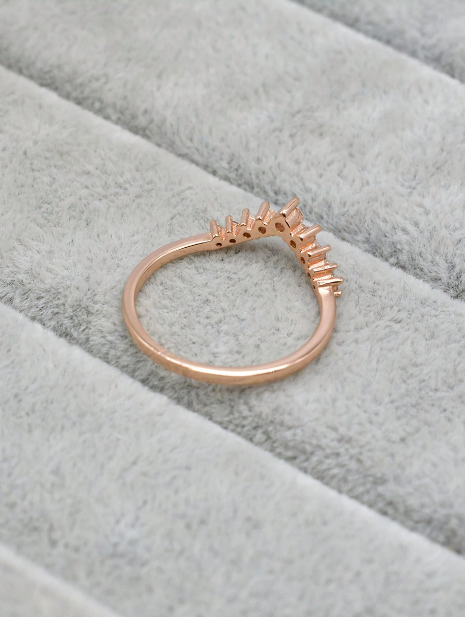 925 Sterling Silver V-Shaped Crown Diamond Band Ring for Women