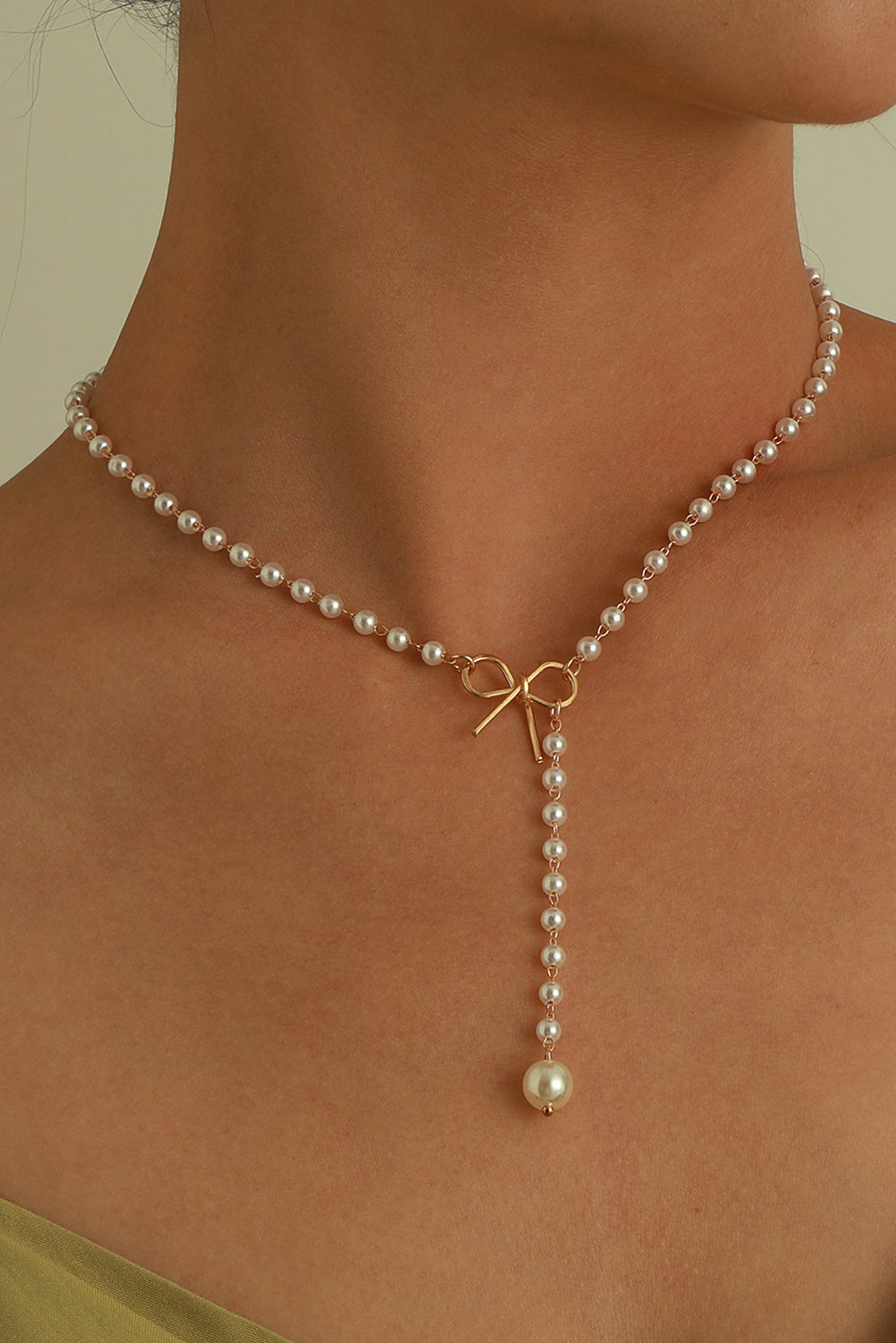 Gold Plated Bow Decor Pearl Chaining Necklace
