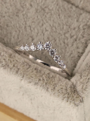 925 Sterling Silver V-Shaped Crown Diamond Band Ring for Women (Silver)